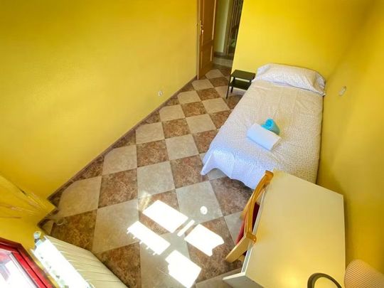 Calle del Cabo Machichaco, Madrid, Community of Madrid 28053 - Foto 1