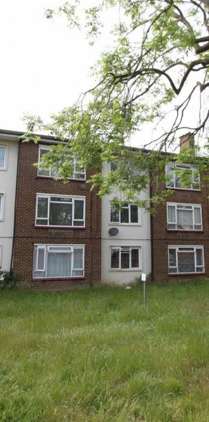 Saxon Gardens, Shoeburyness - Photo 1