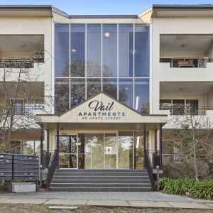 Prime Inner City Living: Spacious Two-Bedroom Apartment with Scenic Views - Photo 2