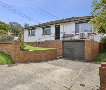 3 bedroom renovated home plus a studio + bathroom at the rear of th... - Photo 3