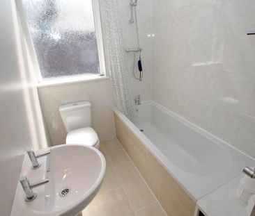 4 bedroom terraced house to rent - Photo 1