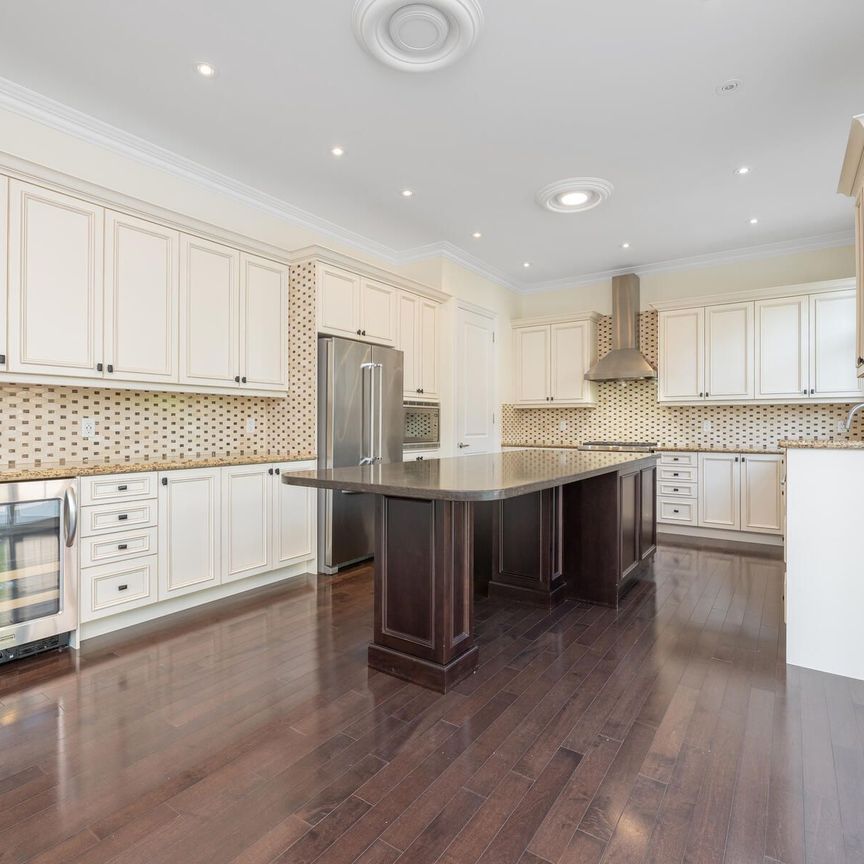 For Lease - 10 Orleans Circle, Vaughan, Ontario - Photo 1