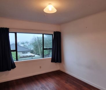 Waterfront Unit with Beautiful View in Panmure&period; - Photo 5