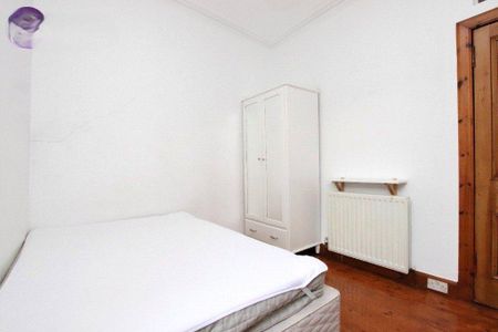 3 bedroom apartment to rent - Photo 3