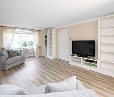 4 bedroom detached house to rent - Photo 2