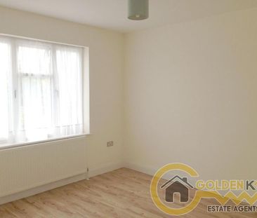 4 bedroom semi-detached house to rent - Photo 3