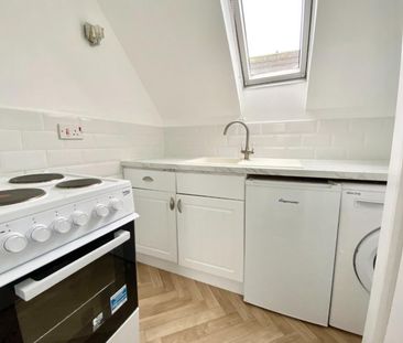 1 bedroom Flat To Let - Photo 3
