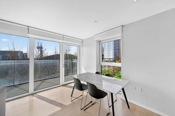 2 Bed Flat, Glasshouse Gardens, E20 - Photo 1