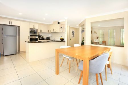 LARGE, SPACIOUS, IMMACULATE FAMILY HOME!!! - Photo 5