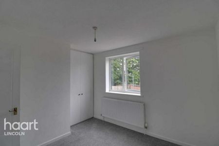 2 bedroom semi-detached house to rent - Photo 2