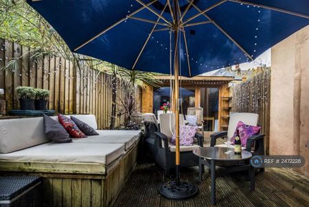 1 bedroom in a house share to rent - Photo 5