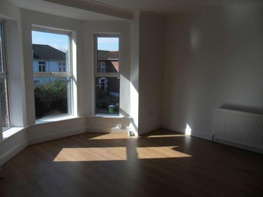 Waterloo Road, SO15 - Photo 1