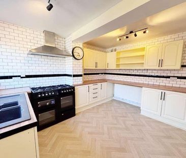 Market Crescent, Wingate, TS28 - Photo 2