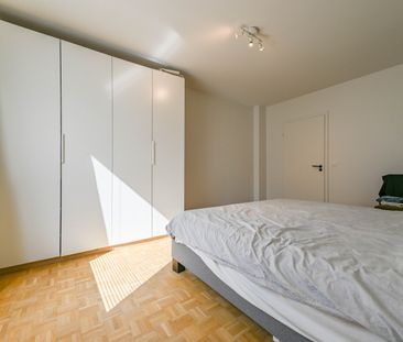 Ruim appartement met ondergrondse autostaanplaats - Photo 4