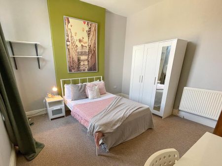 5 bedroom terraced house to rent - Photo 2