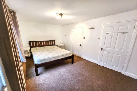 3 bedroom house of multiple occupation to rent - Photo 5