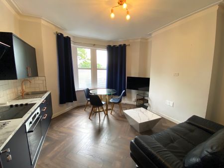 £900 PCM, Furnished One Bedroom Ground Floor Flat in Taff Embankment, Grangetown, Cardiff, CF11 7BE - Photo 2