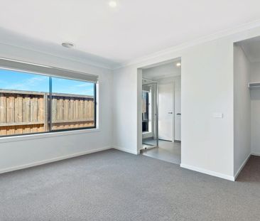 Spacious 4-Bedroom Family Home with Modern Comforts - Photo 2