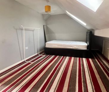 5 Bed Detached House, Linden Road, LU4 - Photo 2