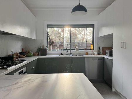 Thornbury - Photo 4