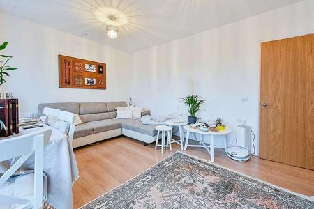 Lakeside Drive, Park Royal, NW10 - Photo 2