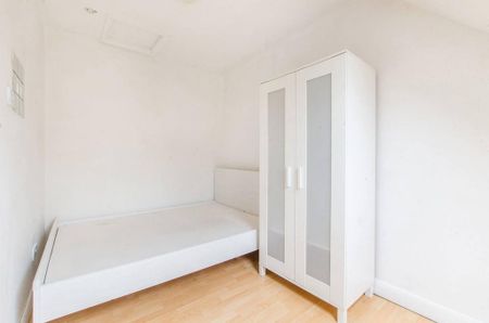 4 bedroom terraced house to rent - Photo 4