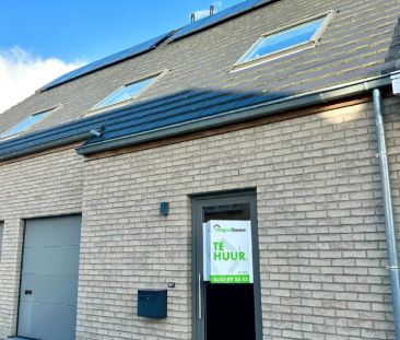 Recente nieuwbouwwoning met drie slaapkamers en garage te Eernegem - Foto 1