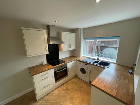 2 bedroom semi-detached house to rent - Photo 4