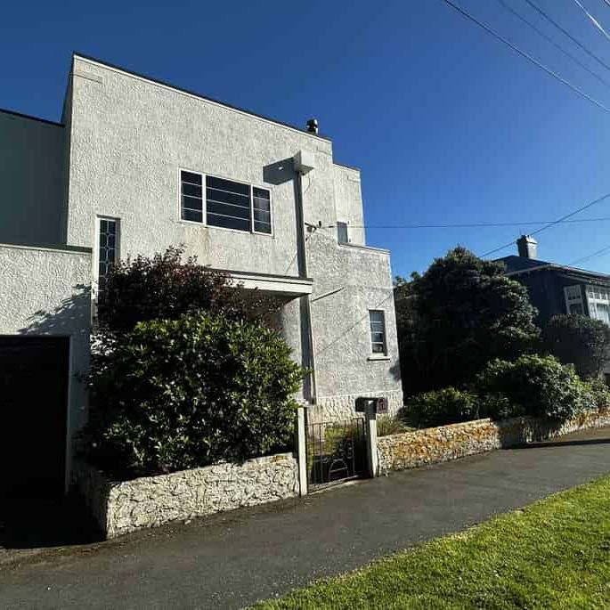 Spacious and sunny in St Clair! - Photo 1