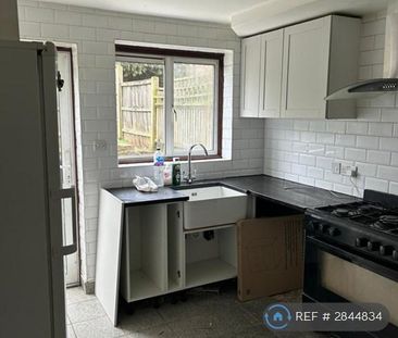 4 bedroom semi-detached house to rent - Photo 4