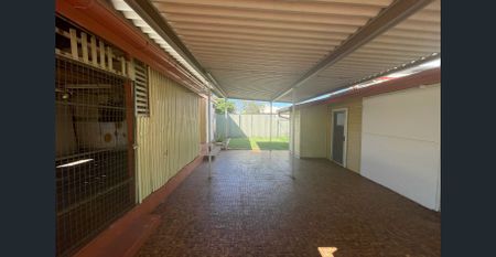 Cute 3 bedroom cottage close to town - Photo 5