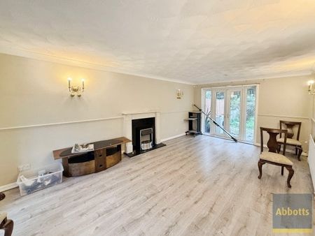 Markhams Chase, Basildon - Photo 2