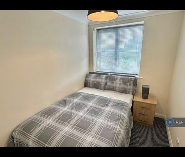 4 bedroom flat to rent - Photo 6