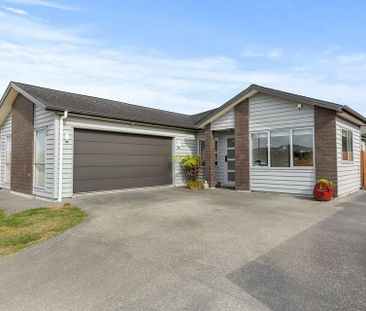 Versatile 4 bedroom home great for extended family - Photo 2