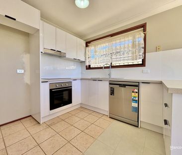 Beautifully Updated 3-Bedroom Home in a Prime Location… - Photo 4