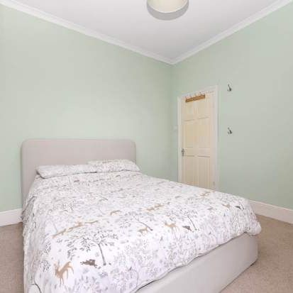 2 bedroom property to rent in London - Photo 1