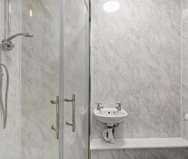 6 bedroom terraced house to rent - Photo 4