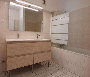Location Appartement 3 pièces 83m² ST PIERRE 97410 - Photo 4