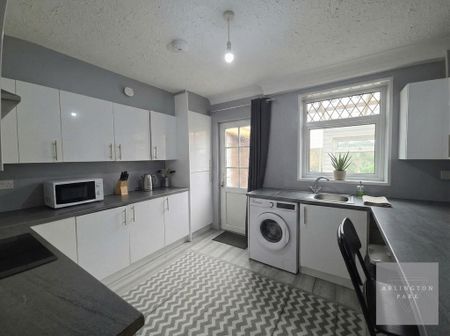 1 bedroom in a house share to rent - Photo 3