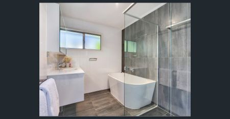 AIR CONDITONED 3 BEDROOM HOME - Photo 4