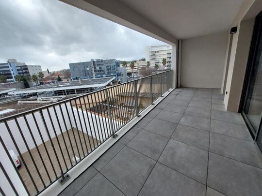 location Appartement T3 DE 63.66m² À NIMES - Photo 1