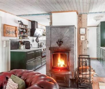 Ljus och välplanerad villa med storslagen utsikt i Köping! - Foto 1