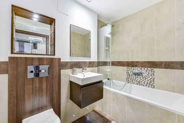 Bridges Court Road, London, SW11 - Photo 1