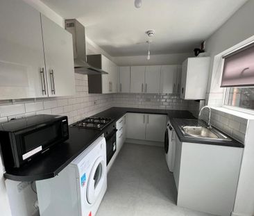 5 bedroom terraced house to rent - Photo 3