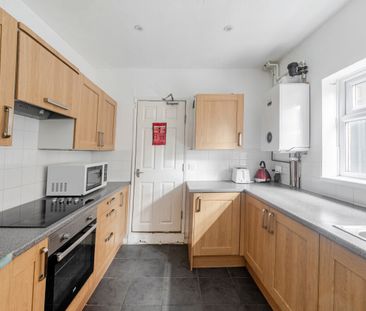 3 bedroom terraced house to rent - Photo 6