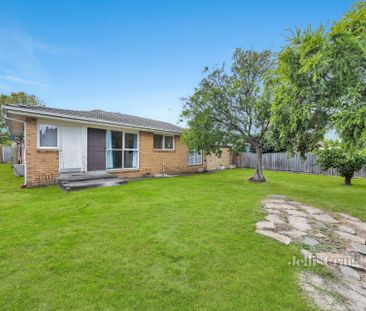 8 Ormiston Street, Mount Waverley - Photo 5