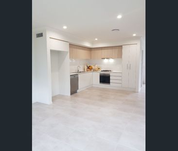 AMAZING 2BED ROOMS LUXURY TOWN HOUSE AVAILABLE IN FAIRWATER !! - Photo 3