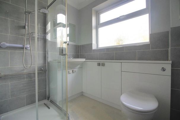 3 bedroom detached bungalow to rent - Photo 1