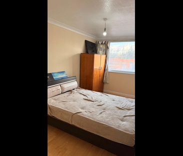 Room in a Shared House, Swindon Close, IG3 - Photo 1