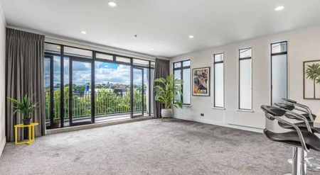 Lifestyle at the Banks! - Photo 4